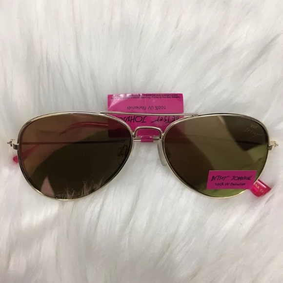 Betsey Johnson Accessories - Betsey Johnson Women’s Aviator Sunglasses